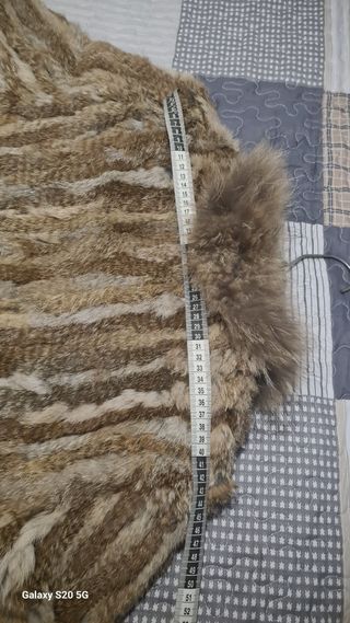 Abrigo  de piel  de.conejo y cuello de zorro