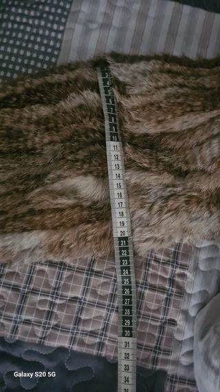 Abrigo  de piel  de.conejo y cuello de zorro