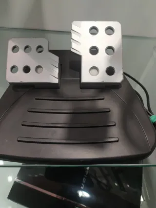 Volante y Pedales Logic3 PS2