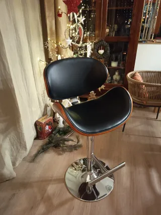 Butaca de bar regulable en altura