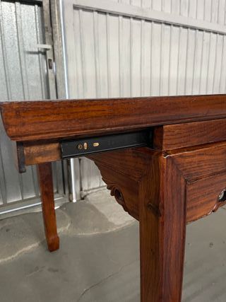 Mesa de comedor de madera y cristal