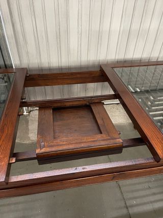 Mesa de comedor de madera y cristal