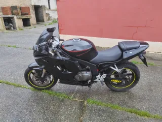 Hyosung 250 gtr Moto deportiva negra