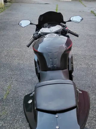 Hyosung 250 gtr Moto deportiva negra