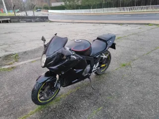 Hyosung 250 gtr Moto deportiva negra