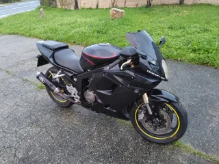 Hyosung 250 gtr Moto deportiva negra