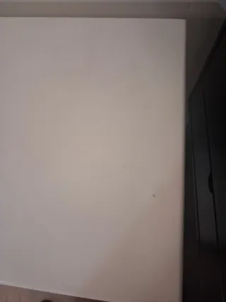 Mesita auxiliar blanca con cajones