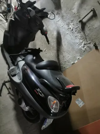 Moto Scooter Negra