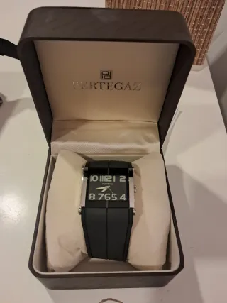 Reloj Pertegaz Negro y Plateado