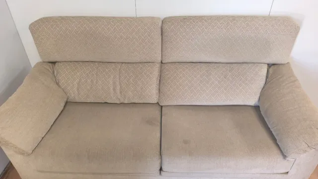 SOFÁ TRES PLAZAS SE ABRE Y CABECEROS RECLINABLES