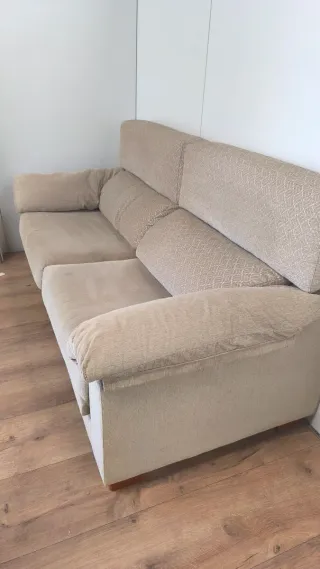 SOFÁ TRES PLAZAS SE ABRE Y CABECEROS RECLINABLES