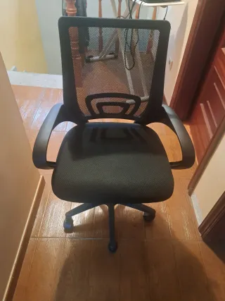 Silla de oficina ergonómica negra