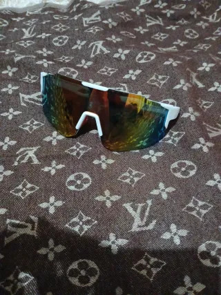 Occhiali da sole sportivi estivi