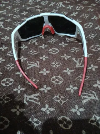 Occhiali da sole sportivi estivi