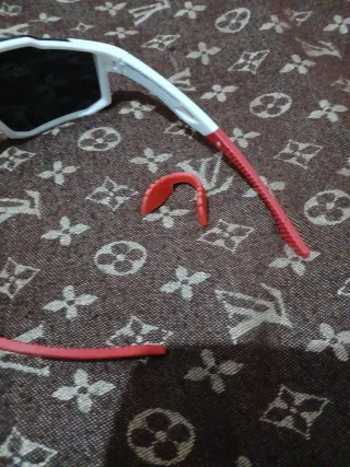 Occhiali da sole sportivi estivi