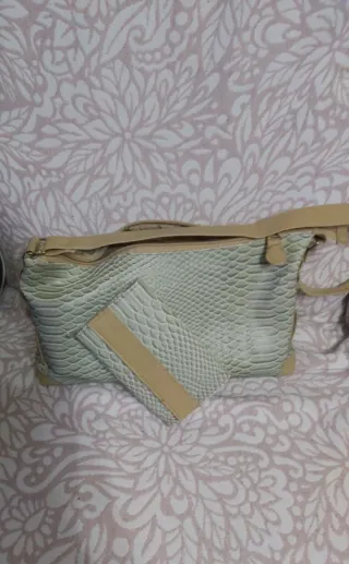 Bolso polipiel gris con monedero