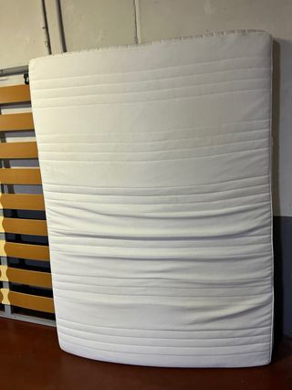 Base Cama 1.35 Metal y Madera y colchón