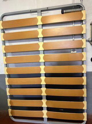 Base Cama 1.35 Metal y Madera y colchón