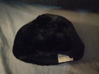 Antiguos gorros negros