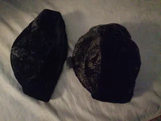Antiguos gorros negros