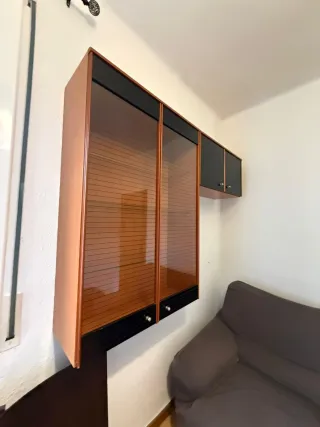 Vitrina de pared con estantes de cristal – 2 módul