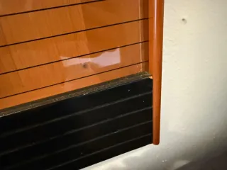 Vitrina de pared con estantes de cristal – 2 módul