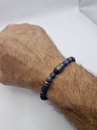Pulsera de hombre con cuentas azules y acero .
