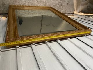 Espejo dorado con marco de madera