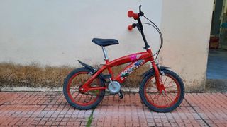 Bicicleta infantil roja
