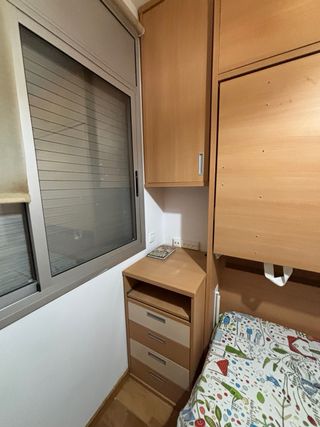 Habitación juvenil litera abatible y escritorio