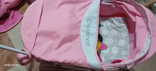 Cochecito de muñecas rosa con capota
