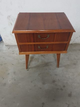 Mesita de noche vintage de madera