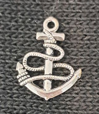 Lote 5 medallas religiosas y náuticas