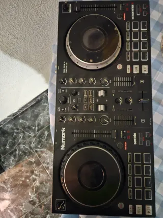 Controladora DJ Numark MIXTRACK PLATINUM FX