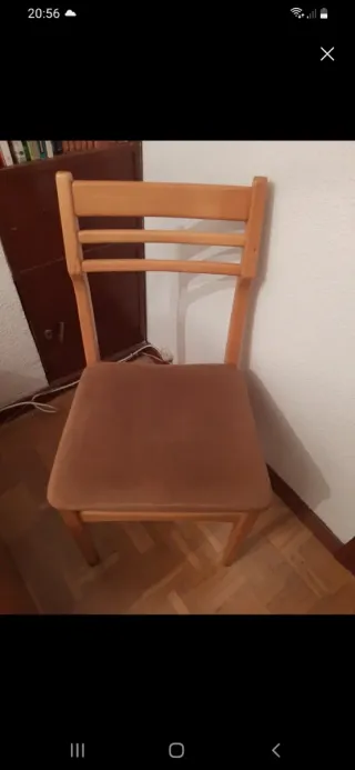 Sillas de madera con asiento de tela