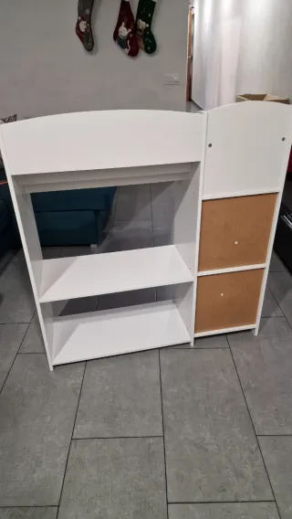 Armario infantil de madera y plástico