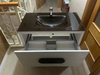 Mueble de baño con grifo