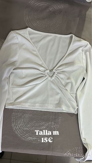 Top blanco manga larga con detalle corazón