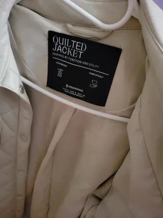 Chaqueta acolchada beige