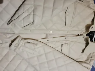 Chaqueta acolchada beige