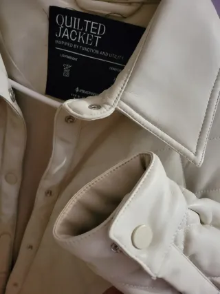 Chaqueta acolchada beige