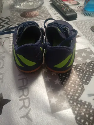 Botas de fútbol sala niño talla 33