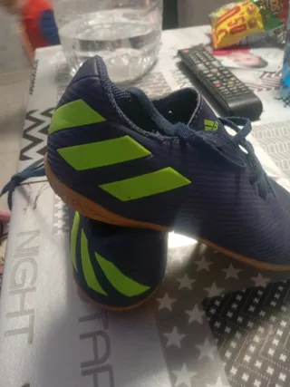 Botas de fútbol sala niño talla 33