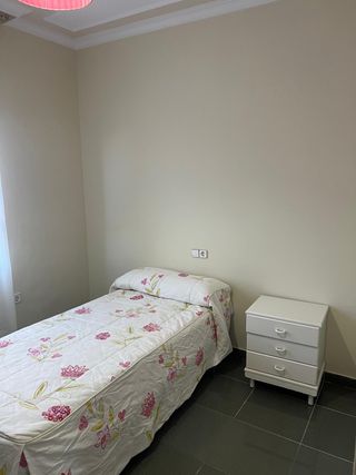 Se alquila piso en Linares