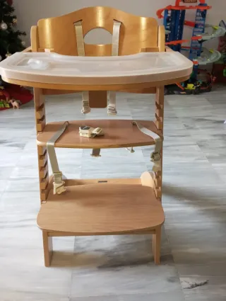 Conjunto trona evolutiva madera+cambiador Ikea