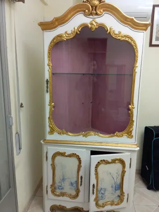 Doy mueble antiguo salón dorado y blanco