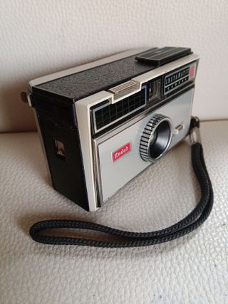 Cámara Kodak Instamatic 100