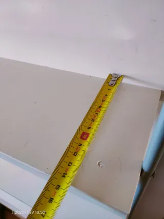 Estantería blanca de madera y metal/ expositor