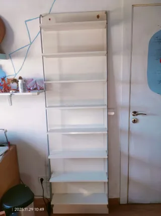 Estantería blanca de madera y metal/ expositor