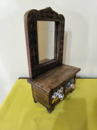 Mobiletto indiano con specchio